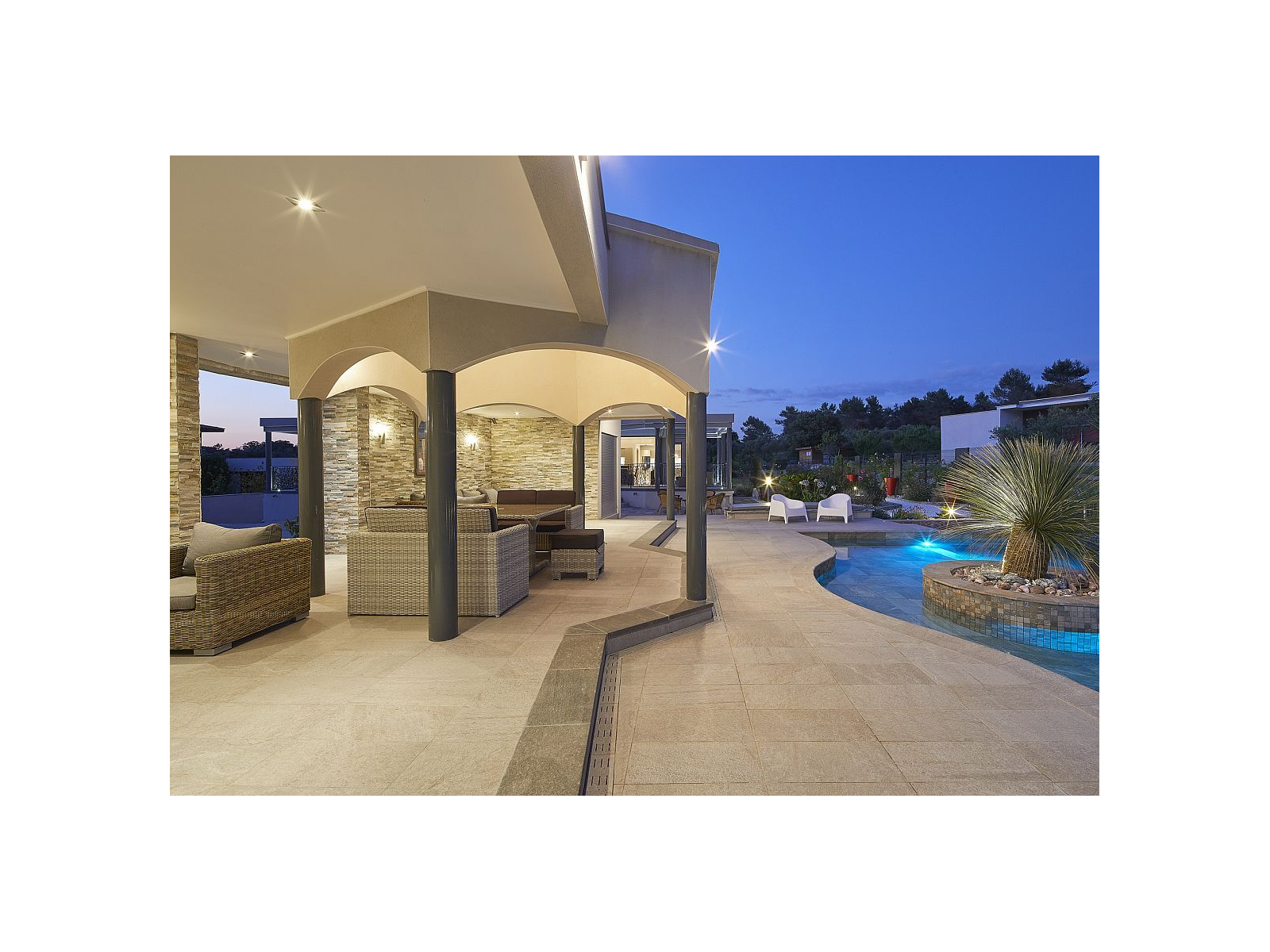 Serena Bianco Ant. rohový lem 62,6X62,6