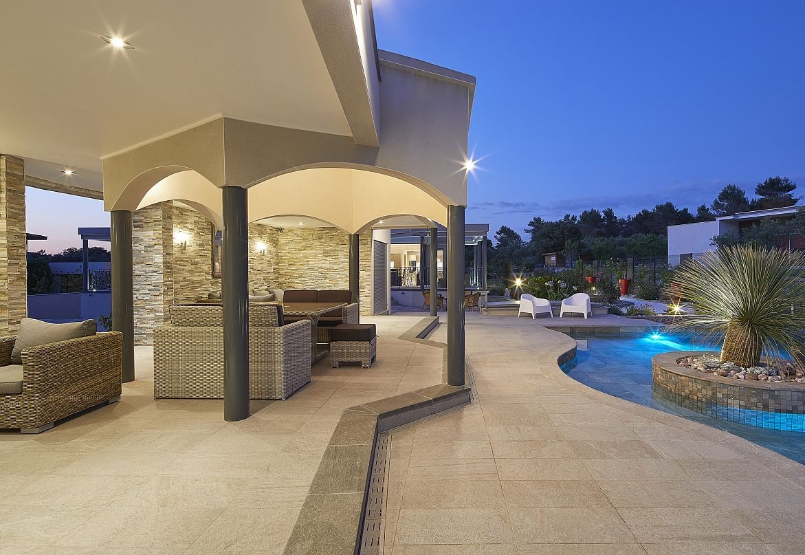 Serena Pool