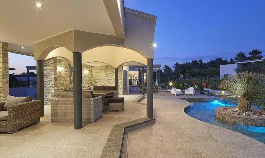 Serena Pool